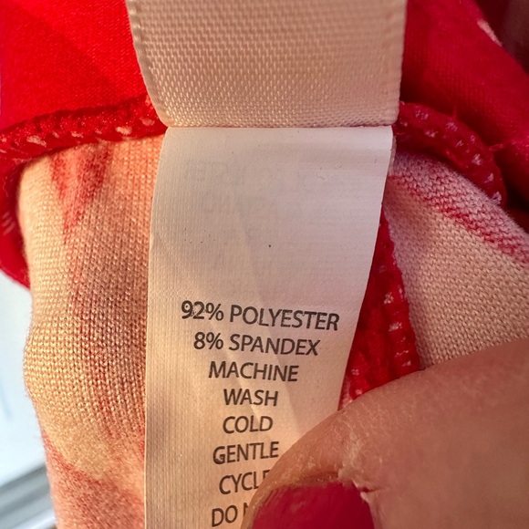 LuLaRoe red tall & curvy Valentine leggings - Picture 6 of 8